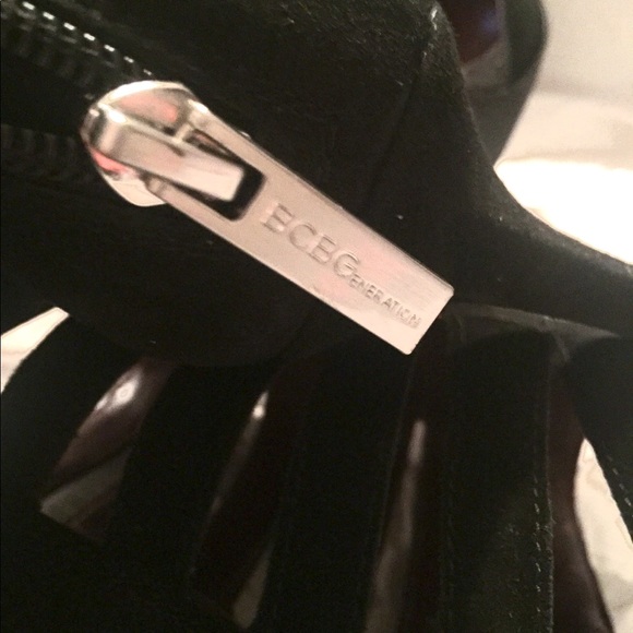 ⬇️Price Drop⬇️ ✨BCBG Black suede heels - Picture 4 of 6
